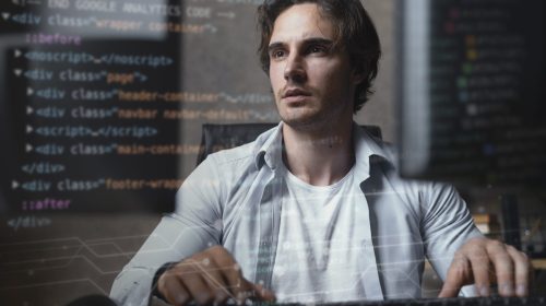 concepto-de-collage-html-y-css-con-persona (1)